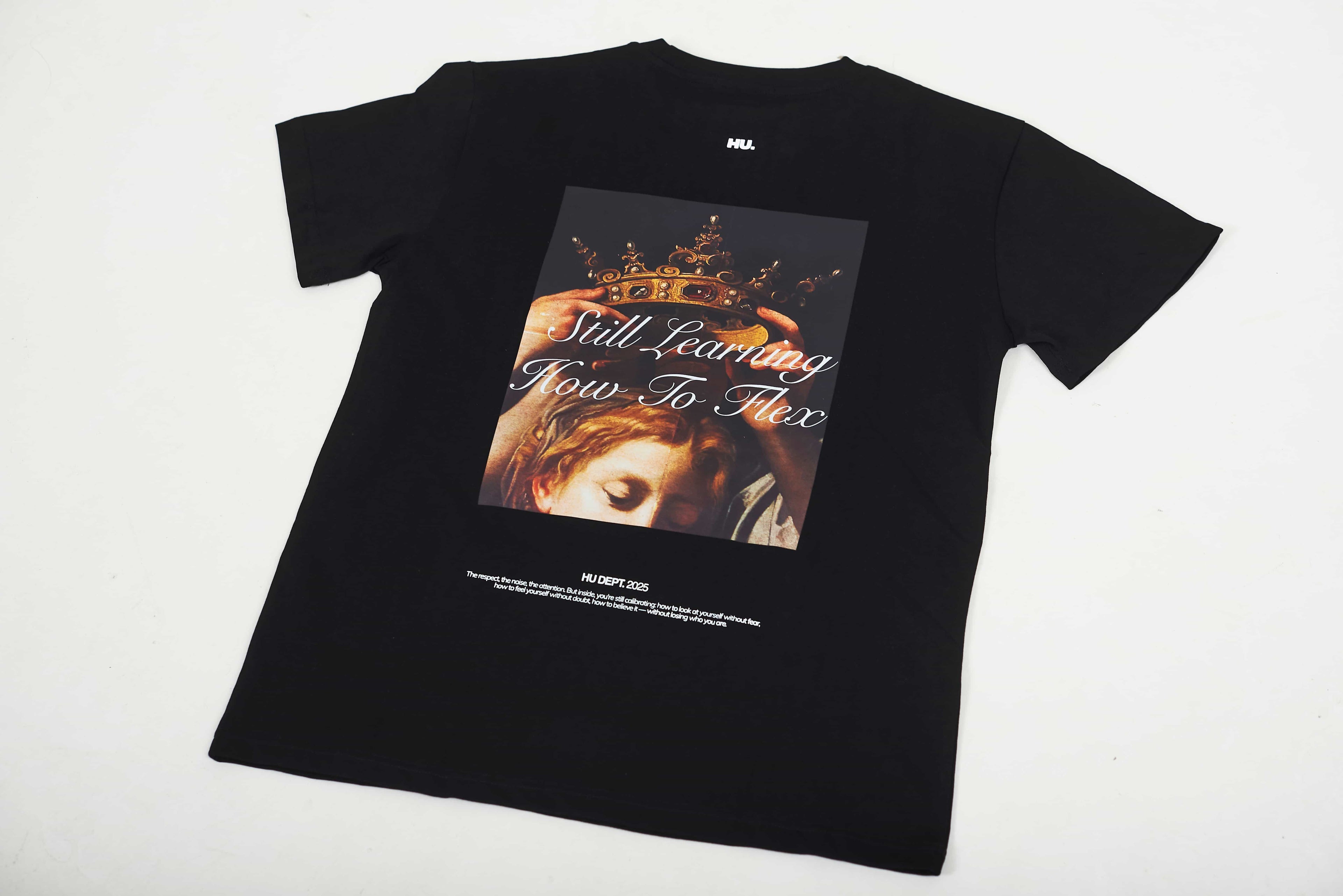 Camiseta Still Learning How To Flex | HU.