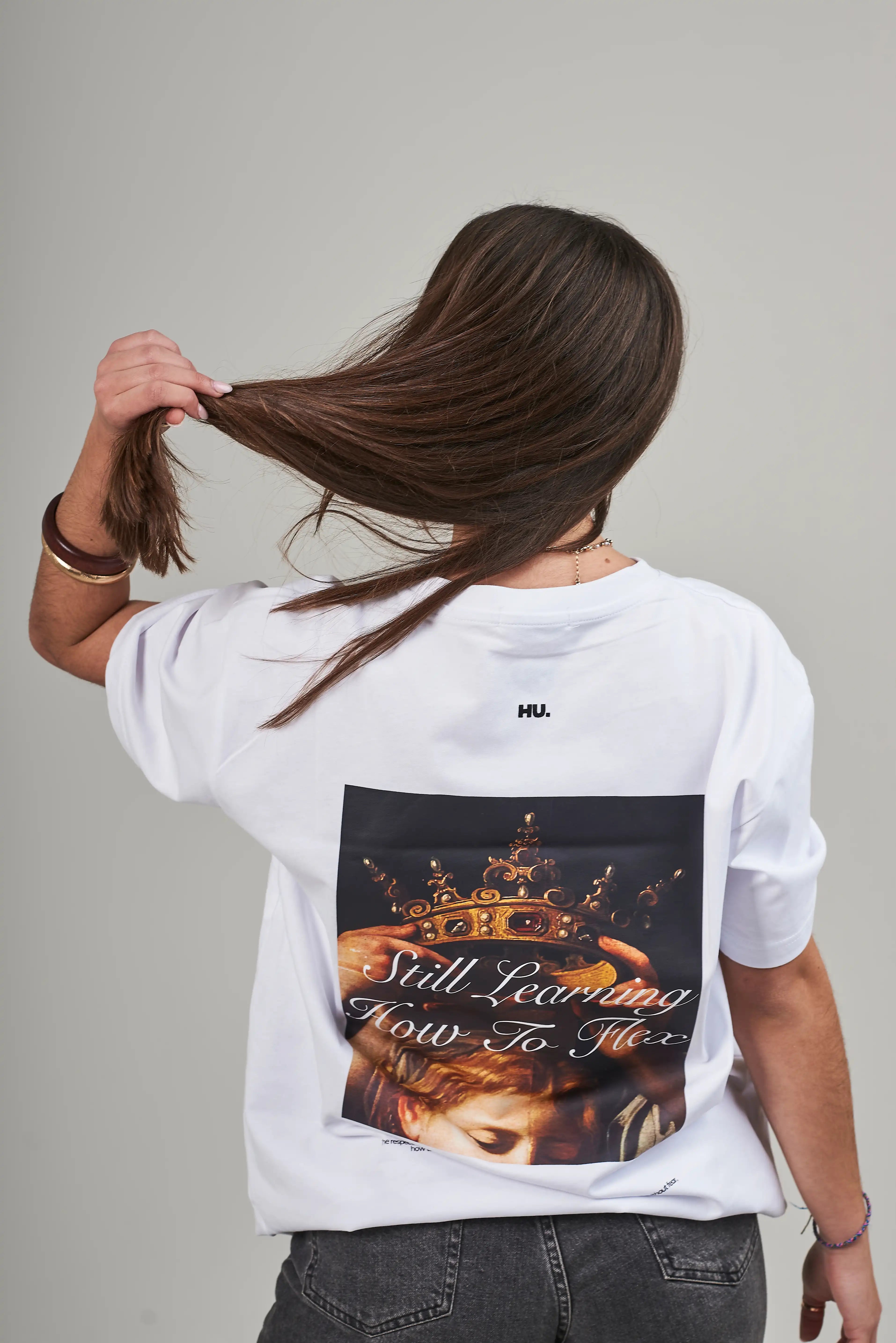 Camiseta Still Learning How To Flex | HU.